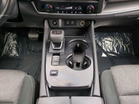 Used 2025 Nissan Rogue SV FWD image 19