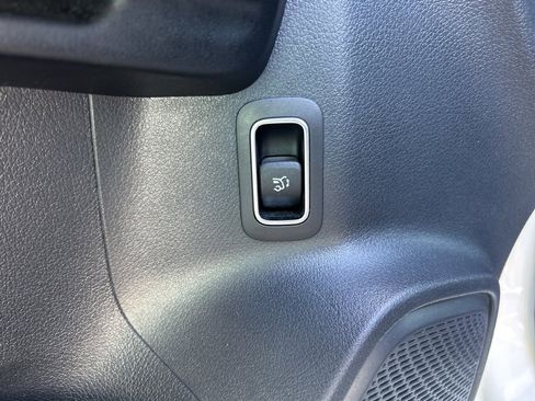 Used 2024 Mercedes-Benz GLB 250 image 18