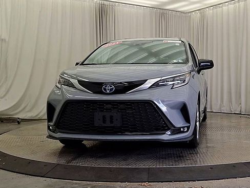 Certified 2023 Toyota Sienna XSE w/ XSE Plus Package AWD/4WD image 4