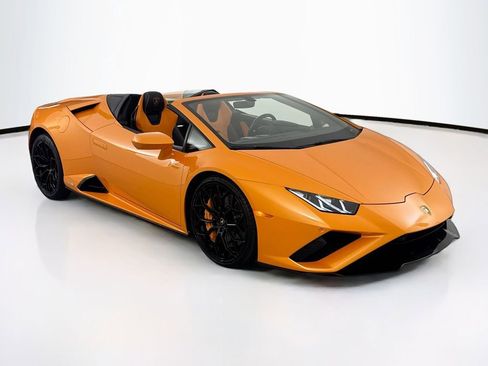 Used 2020 Lamborghini Huracan EVO image 3
