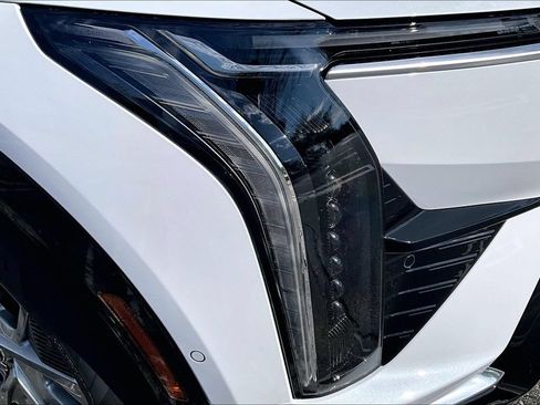 New 2027 Cadillac Optiq Luxury RWD image 14