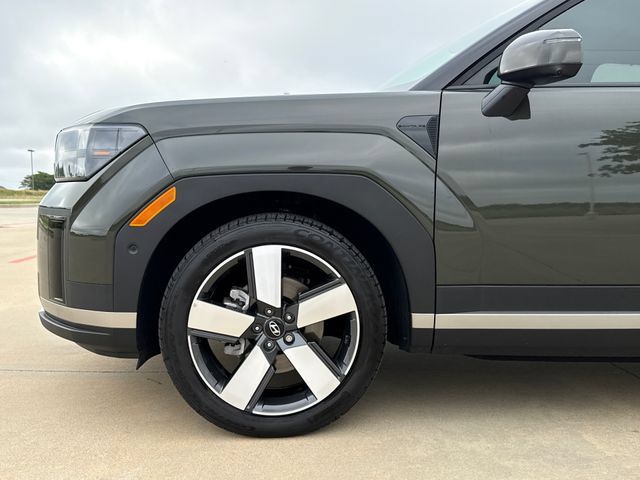 Used 2025 Hyundai Santa Fe Limited FWD image 5