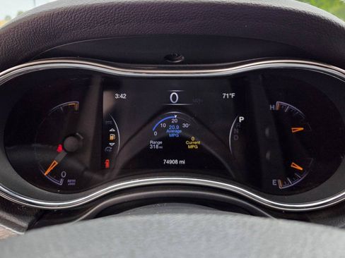 Used 2018 Jeep Grand Cherokee Laredo image 21