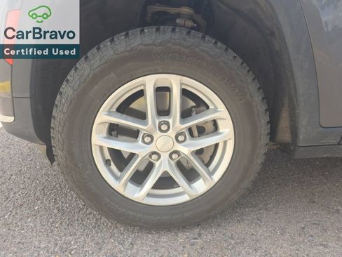 Used 2023 Jeep Grand Cherokee L Laredo AWD/4WD image 2