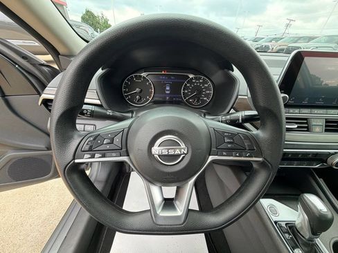Used 2025 Nissan Altima 2.5 SV AWD/4WD image 13