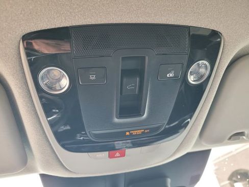 Used 2023 Kia Niro SX image 22