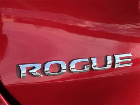 Used 2017 Nissan Rogue S image 25
