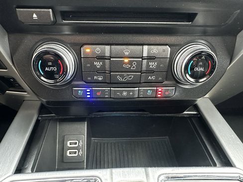 Used 2018 Ford F150 Platinum w/ Equipment Group 701A Luxury image 33