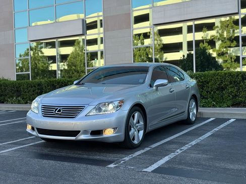 Used 2010 Lexus LS 460 RWD image 1