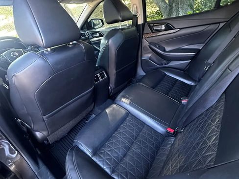 Used 2016 Nissan Maxima Platinum image 15