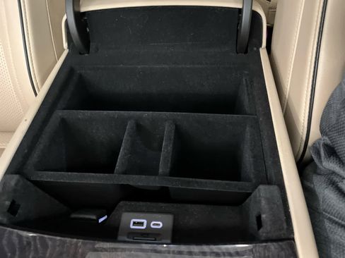 Used 2023 Cadillac Escalade Premium Luxury image 34