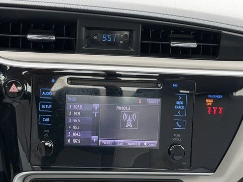Used 2019 Toyota Corolla LE FWD image 19