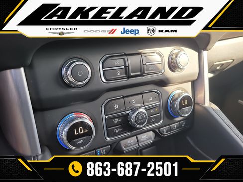 Used 2024 GMC Yukon XL SLT w/ SLT Premium Package AWD/4WD image 25
