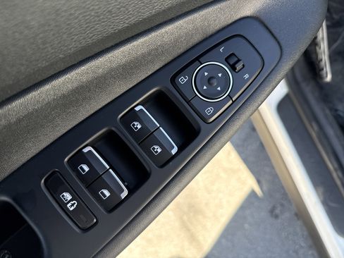 Used 2023 Chevrolet Equinox LT image 43