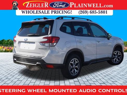 Used 2024 Subaru Forester Premium image 5