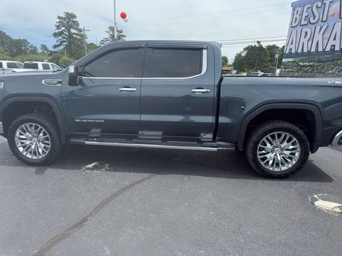 Used 2019 GMC Sierra 1500 SLT w/ SLT Premium Plus Package AWD/4WD image 8