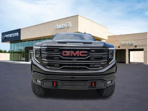 Used 2025 GMC Sierra 1500 AT4 w/ AT4 Premium Package AWD/4WD image 9