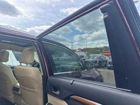 Used 2019 Toyota Highlander Limited Platinum AWD/4WD image 42
