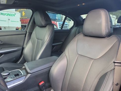 Used 2023 BMW 330i Sedan w/ M Sport Package RWD image 21