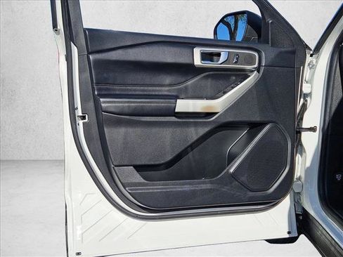 Used 2022 Ford Explorer XLT RWD image 10