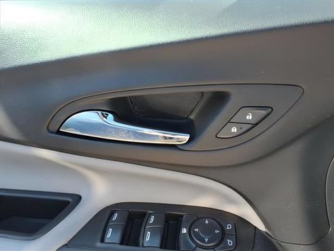 Used 2024 Chevrolet Equinox LT FWD image 15