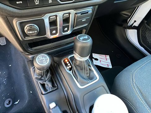 Used 2024 Jeep Wrangler Sport S image 27