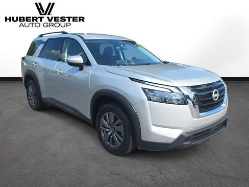 Used 2025 Nissan Pathfinder SV AWD/4WD image 4
