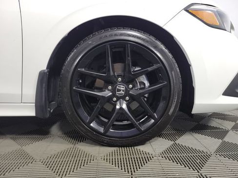 Used 2023 Honda Civic Sport image 11