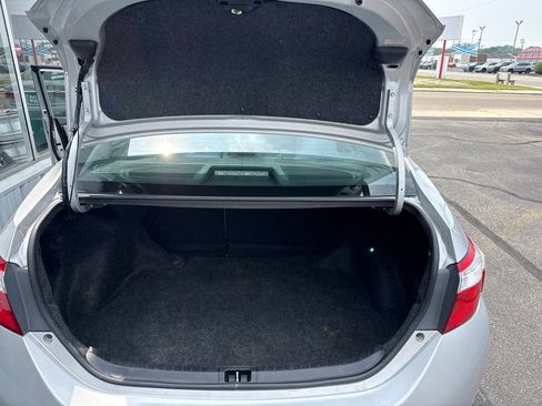 Used 2016 Toyota Corolla LE FWD image 9