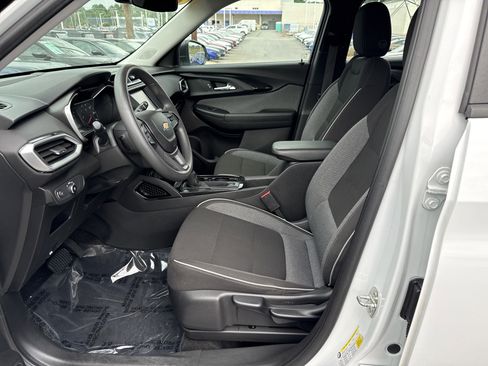 Used 2021 Chevrolet TrailBlazer LS FWD image 16