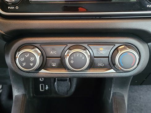 Used 2020 Nissan Versa S FWD image 13