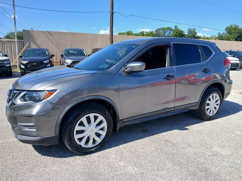 Used 2017 Nissan Rogue S AWD/4WD image 1