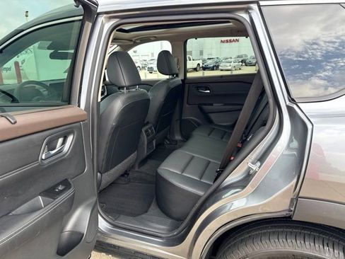 Used 2023 Nissan Rogue SV w/ SV Premium B Package FWD image 23