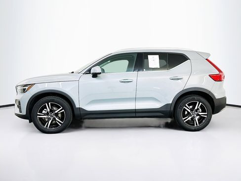Used 2025 Volvo XC40 B5 Core image 4