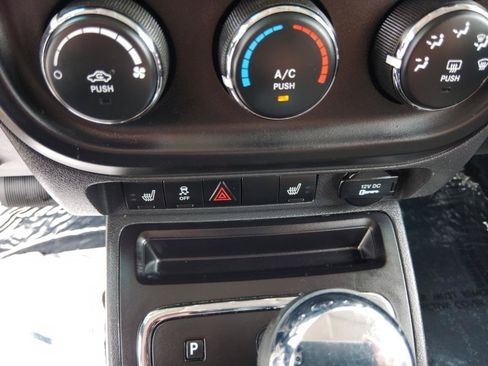 Used 2014 Jeep Patriot Latitude w/ Freedom Edition Package FWD image 19