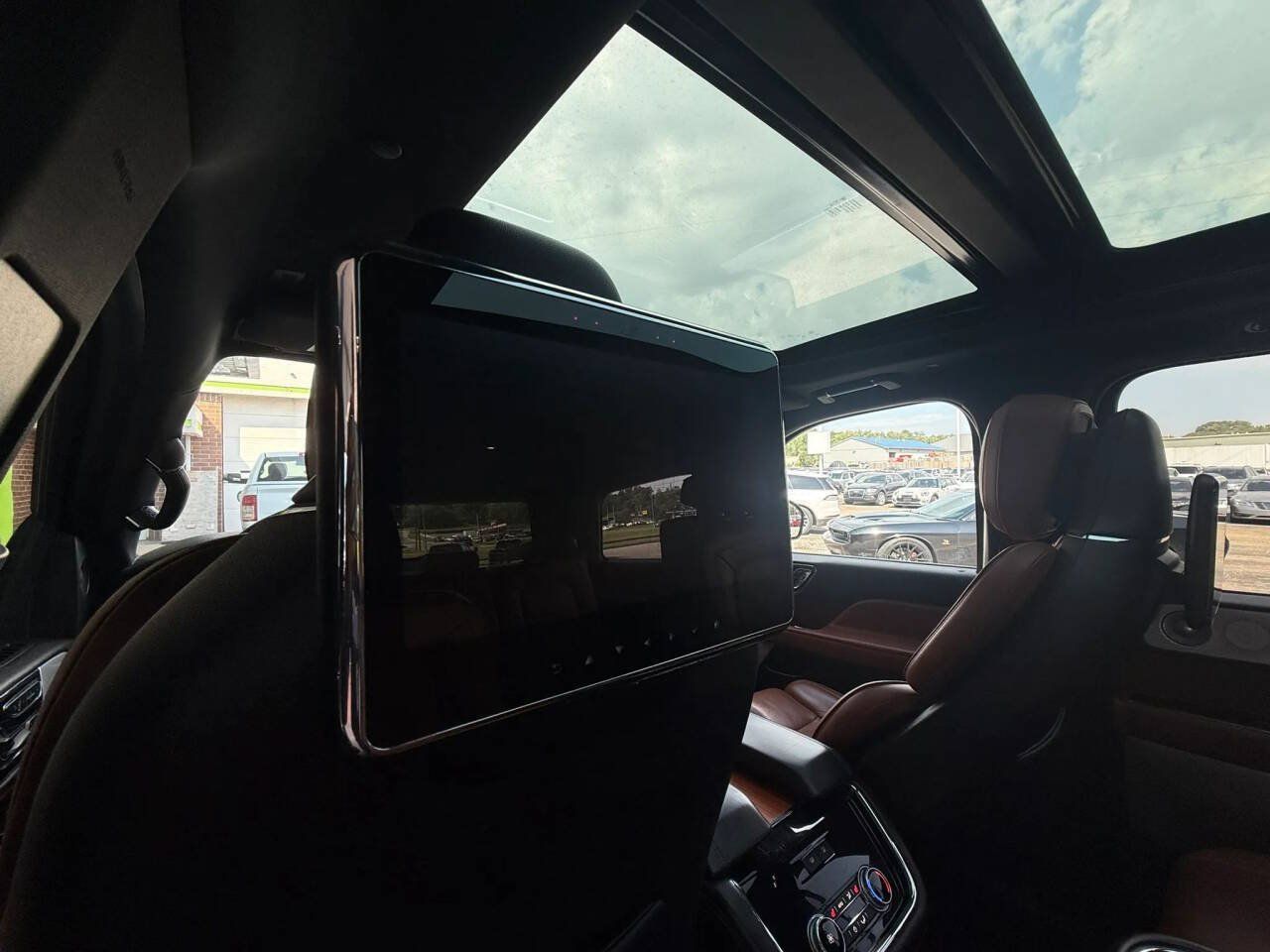 Used 2018 Lincoln Navigator Reserve AWD/4WD image 26