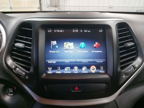 Used 2016 Jeep Cherokee Limited FWD image 23