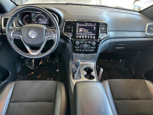 Used 2020 Jeep Grand Cherokee Altitude RWD image 13