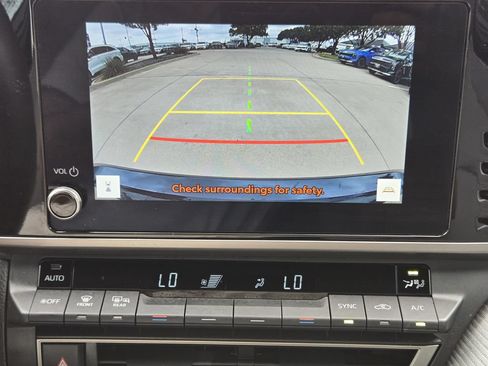 Used 2025 Toyota Camry SE w/ Convenience Package FWD image 7