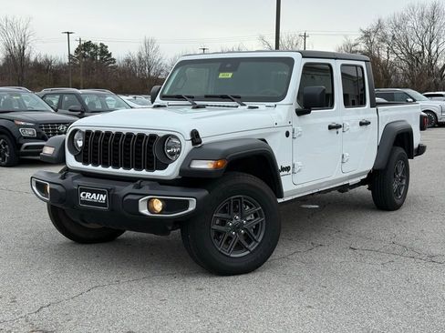 Used 2025 Jeep Gladiator Sport image 3