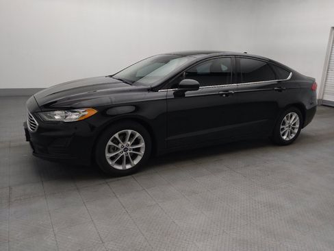 Used 2019 Ford Fusion SE FWD image 2