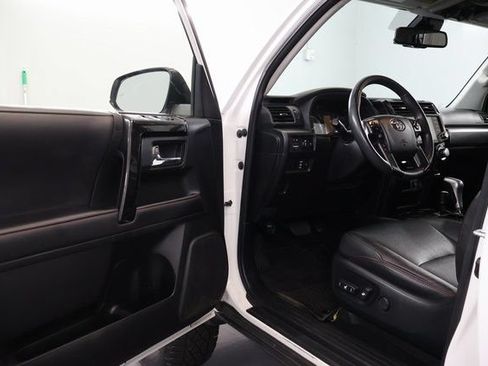 Used 2022 Toyota 4Runner TRD Off-Road Premium AWD/4WD image 9