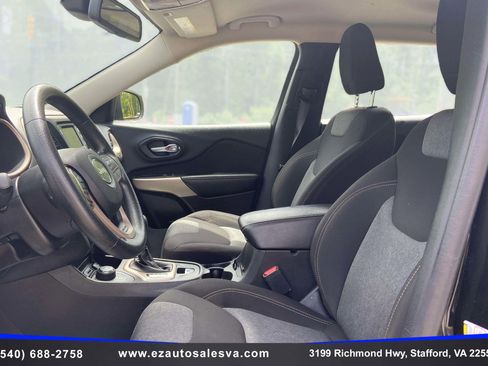 Used 2017 Jeep Cherokee Sport w/ Safety Group AWD/4WD image 13