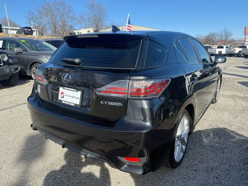 Used 2017 Lexus CT 200h w/ Navigation System Package image 3