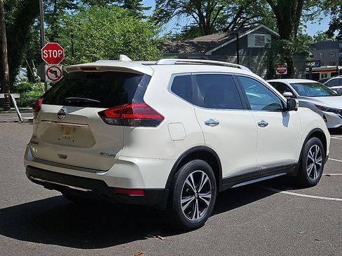 Certified 2019 Nissan Rogue SV w/ Premium Package AWD/4WD image 6