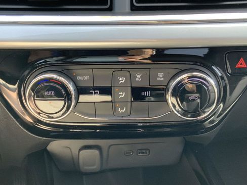 Used 2025 Chevrolet Trax LT FWD image 36