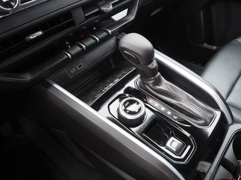 Used 2025 Chevrolet Colorado Trail Boss image 21