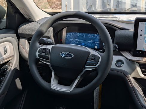 New 2026 Ford Explorer Active RWD image 18