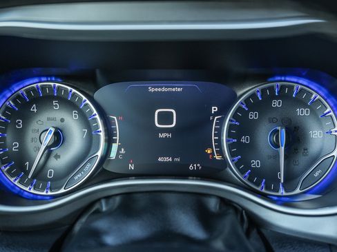 Used 2024 Chrysler Pacifica Touring-L image 23