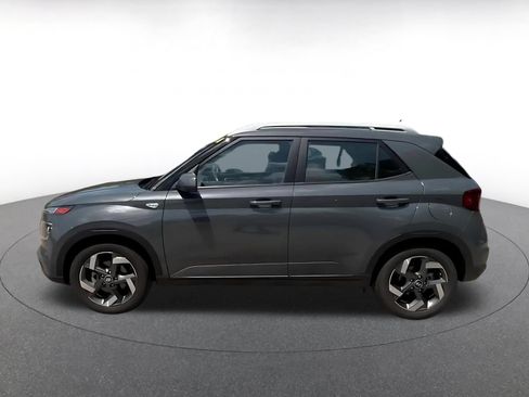 Used 2026 Hyundai Venue SEL FWD image 8